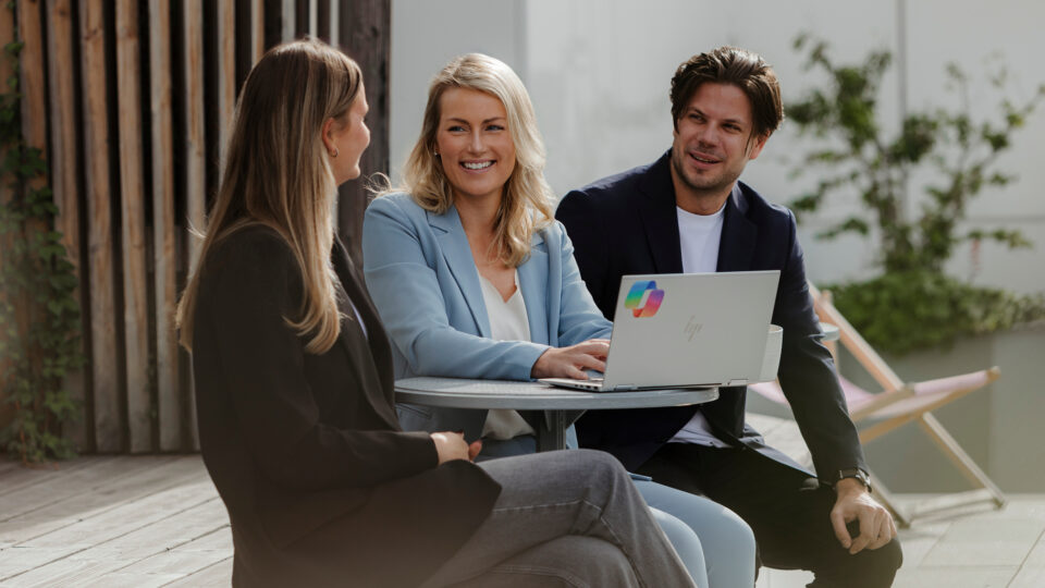 konsulterna Lisa Lindvall och Gustaf Larsson som har möte